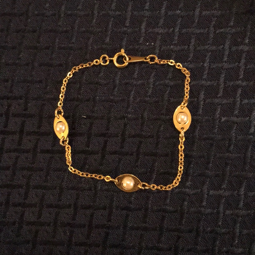 Avon Goldtone Oval and Pearl Bracelet